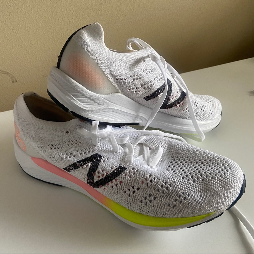 Never used New Balance 890 running shoes